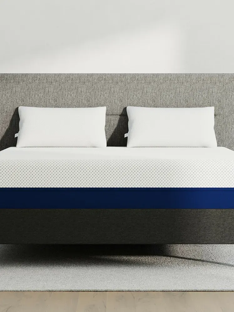 ในภาพอาจจะมี เฟอร์นิเจอร์ และเตียง