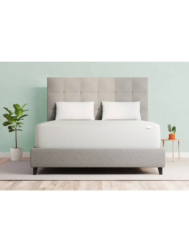 ในภาพอาจจะมี เฟอร์นิเจอร์ เตียง ในอาคาร การออกแบบตกแต่งภายใน และ ต้นไม้