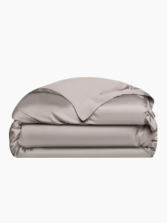 ในภาพอาจจะมี เบาะผ้าห่ม และ การตกแต่งบ้าน