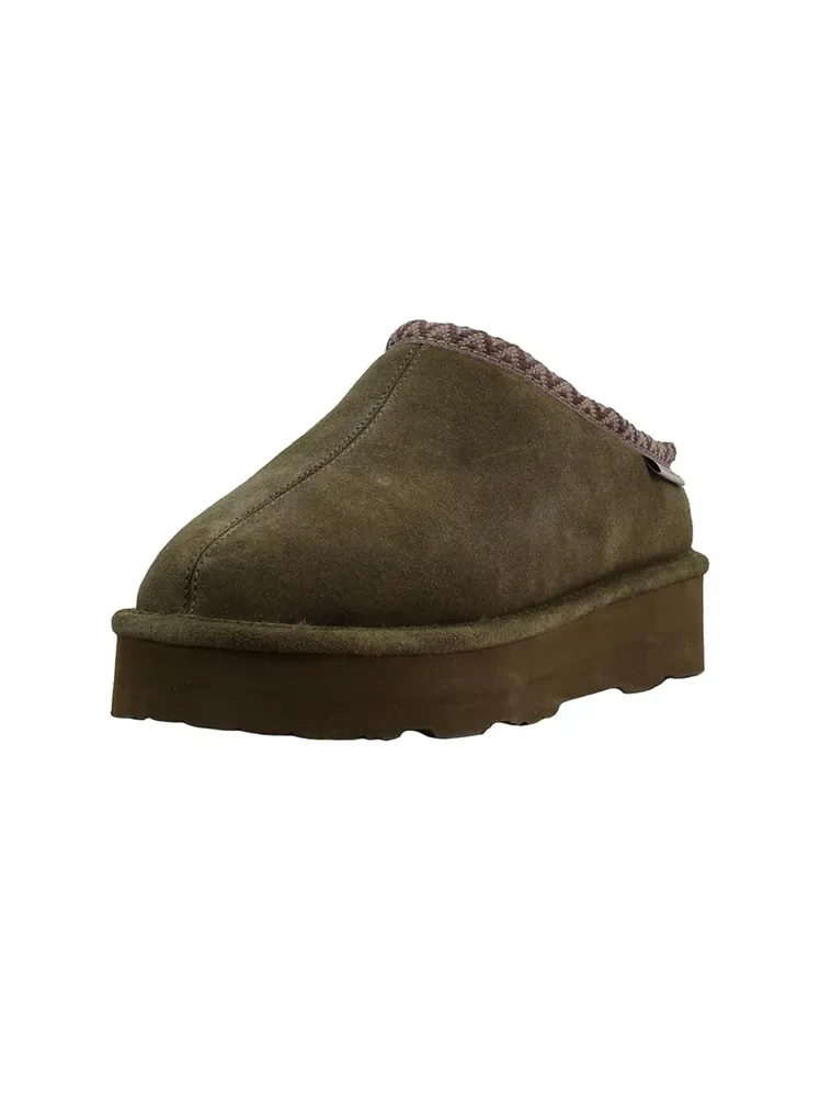 ในภาพอาจจะมี รองเท้า เสื้อผ้าหนังกลับ และรองเท้า