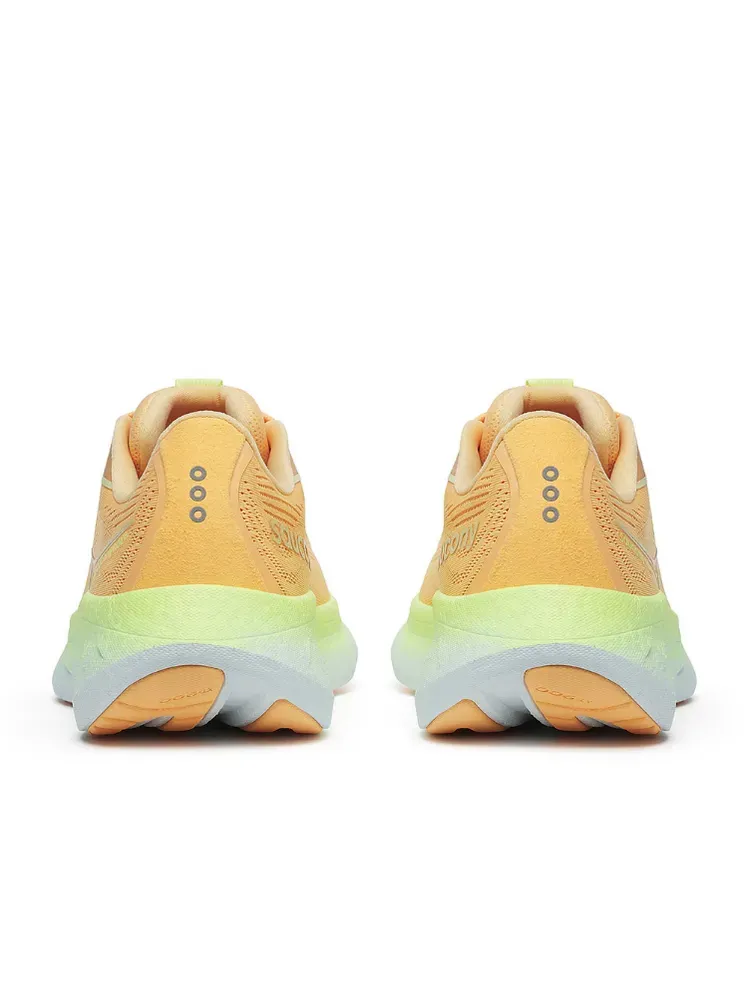 Afbeelding kan het volgende bevatten: Kleding Schoenen Schoen Sneaker Suède en hardloopschoen