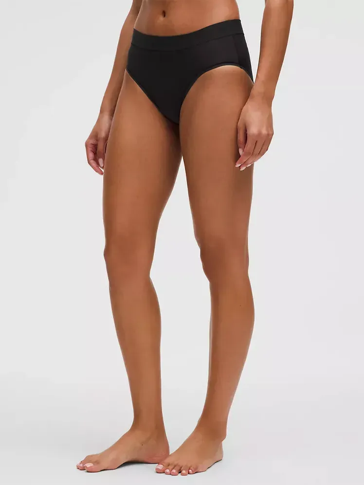 Ropa interior de bikini de talle alto UnderEase de Lululemon