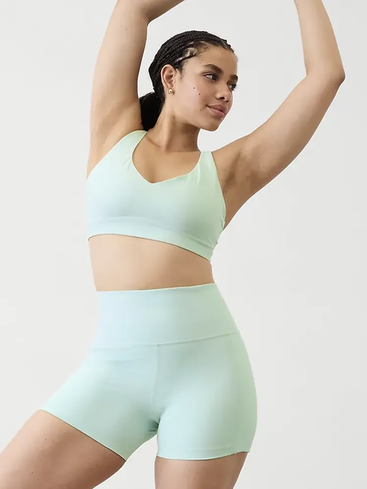 Salutation Stash High Rise 5 Short dengan warna mint bermerek sesuai model