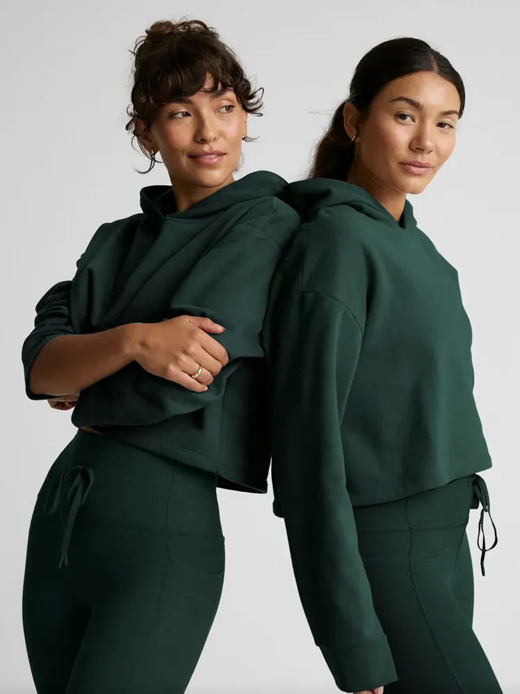 LuxeFleece Happiness Cropped Hoodie berwarna hijau tua pada model