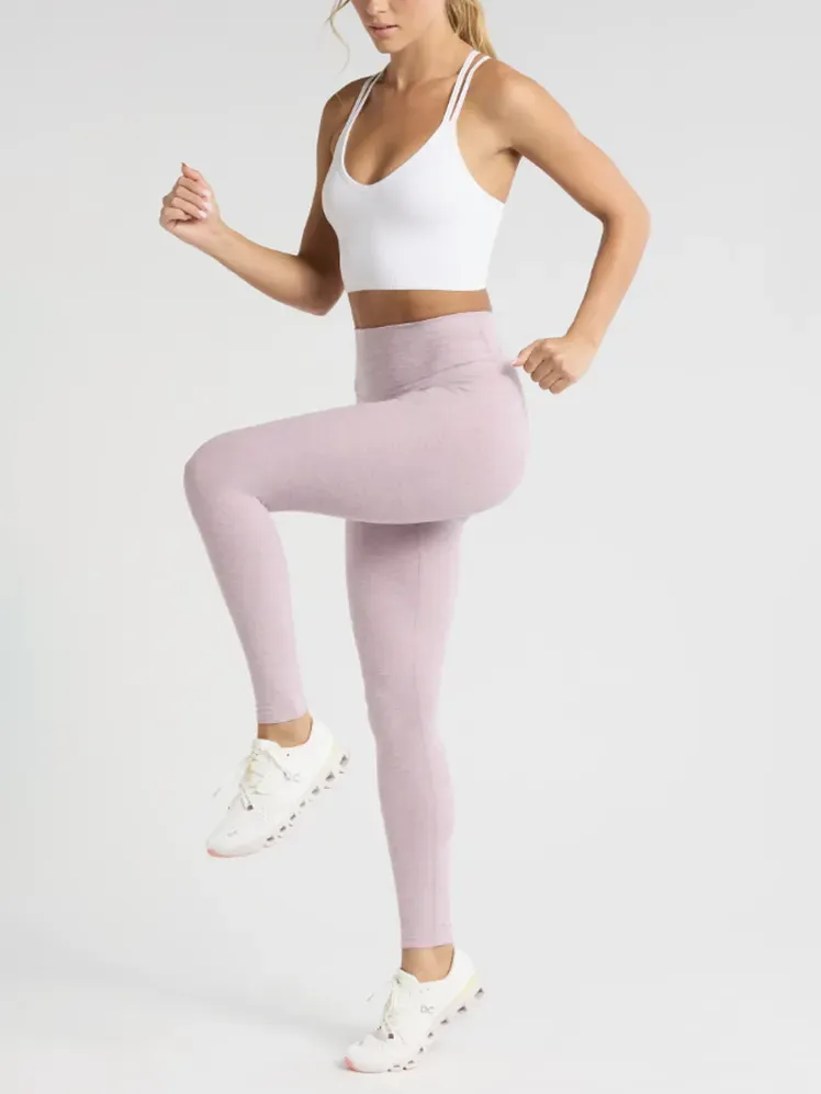 Perbarui Legging Pinggang Tinggi Mélange dengan warna ungu lembut sesuai model