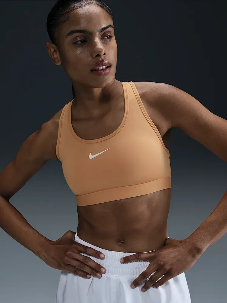 Swoosh Medium Support Padded Sports Bra dengan warna oranye dan putih bermerek sesuai model