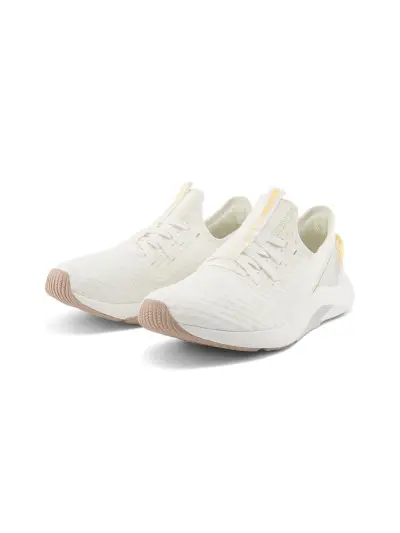 New Balance DynaSoft Nergize Sport V2 in weißer Farbe auf weißem Hintergrund