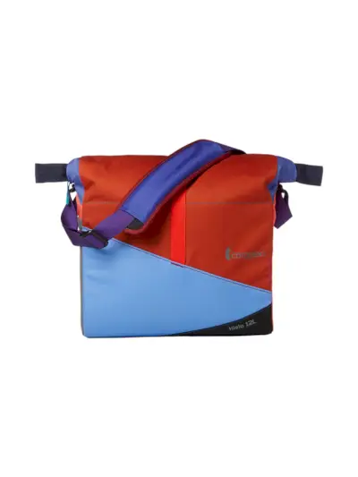Cotopaxi Hielo Del Dia Kühltasche in blauer und roter Farbe auf weißem Hintergrund