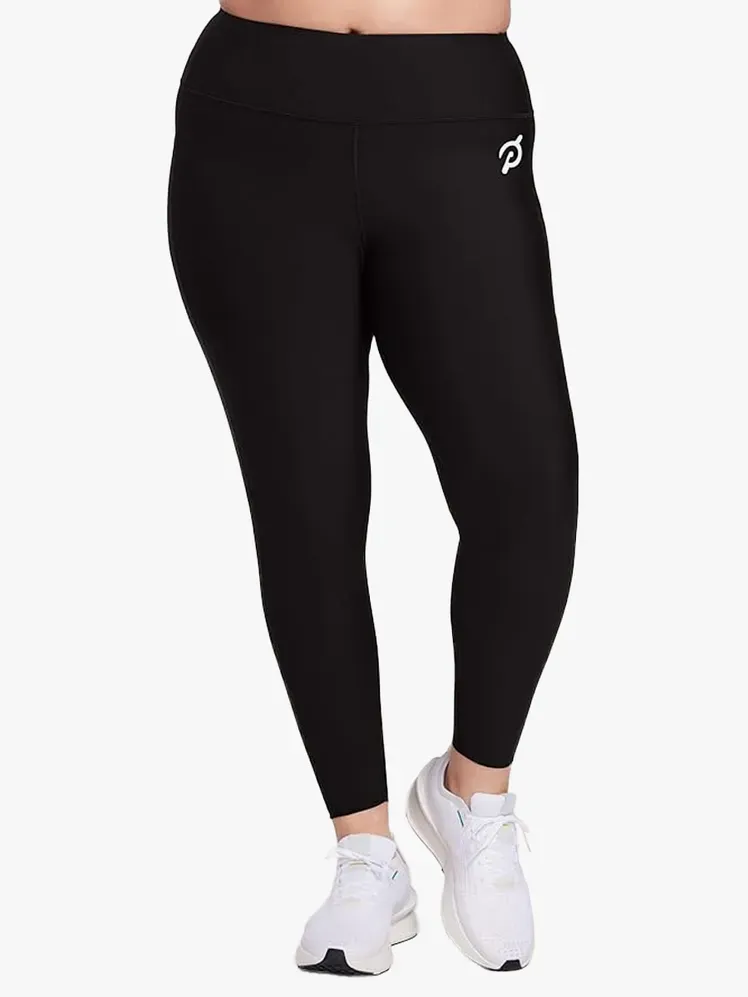 Apparel Cadent High Rise Pocket Legging ในรูปแบบสีดำและสีขาวบนพื้นหลังสีเทาอ่อน