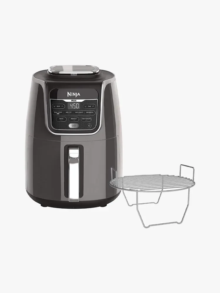 Ninja AF161 Max XL Air Fryer ในส่วนประกอบของแบรนด์บนพื้นหลังสีเทาอ่อน