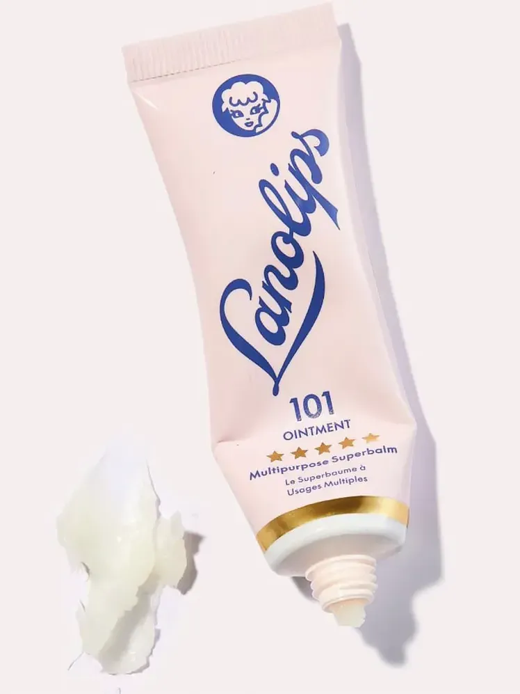 ਸਵੈਚ ਦੇ ਅੱਗੇ ਗੁਲਾਬੀ ਕੈਪ ਦੇ ਨਾਲ ਬ੍ਰਾਂਡਿਡ ਨਰਮ ਗੁਲਾਬੀ ਟਿਊਬ ਵਿੱਚ 12 ਘੰਟੇ ਦਾ ਲਿਪ ਮਾਸਕ