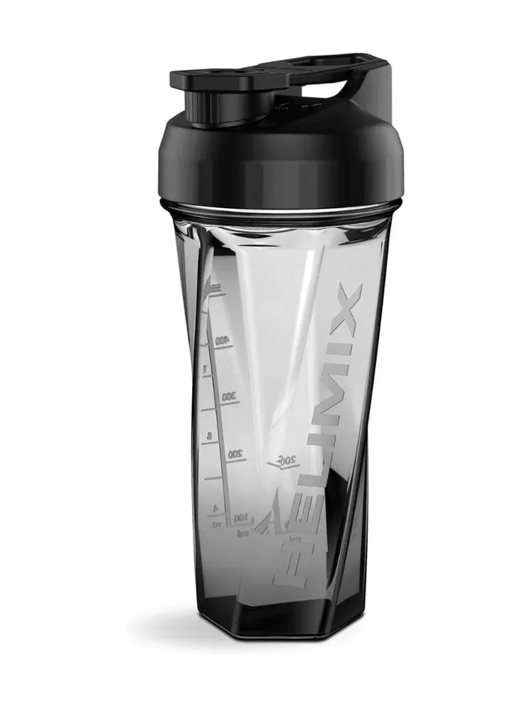 L’image peut contenir : Bouteille et shaker