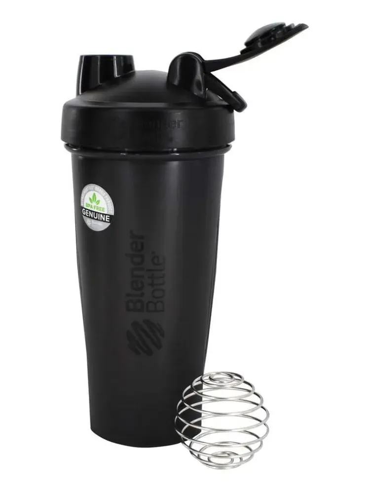 L’image peut contenir : Bouteille et shaker