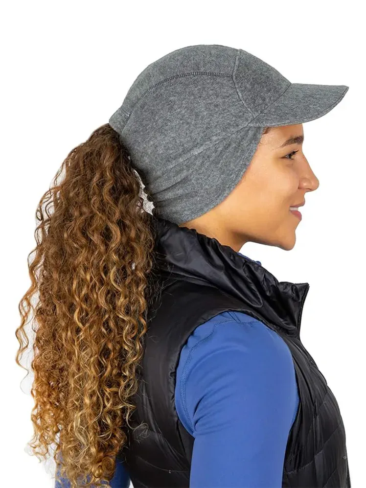 Person som bærer Trailheads Fleece Hestehalehatt