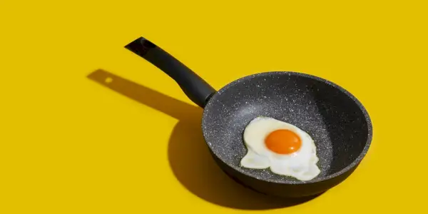 A tapadásmentes serpenyőápolási tippek, amelyekkel kevésbé ragacsos a főzés