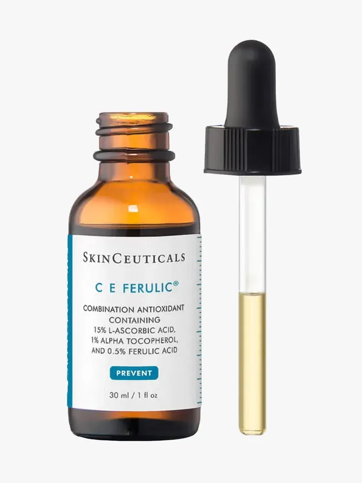 SkinCeuticals CE Ferulic dengan 15% L-Ascorbic Acid dalam komponen bermerek dengan latar belakang abu-abu terang