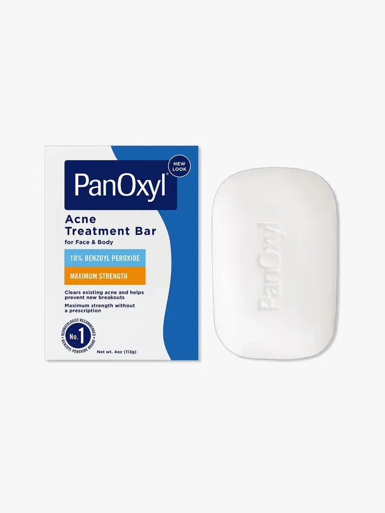 PanOxyl Acne Treatment Bar ברכיב ממותג על רקע אפור בהיר
