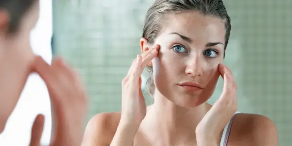 Is het schadelijk om make-up te gebruiken om acne te bedekken?