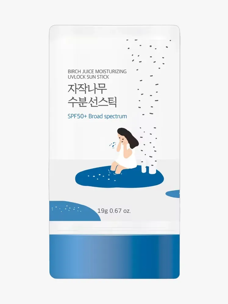 Round Lab Birch Juice Moisturizing Sun Stick SPF 50 in Markenkomponente auf hellgrauem Hintergrund