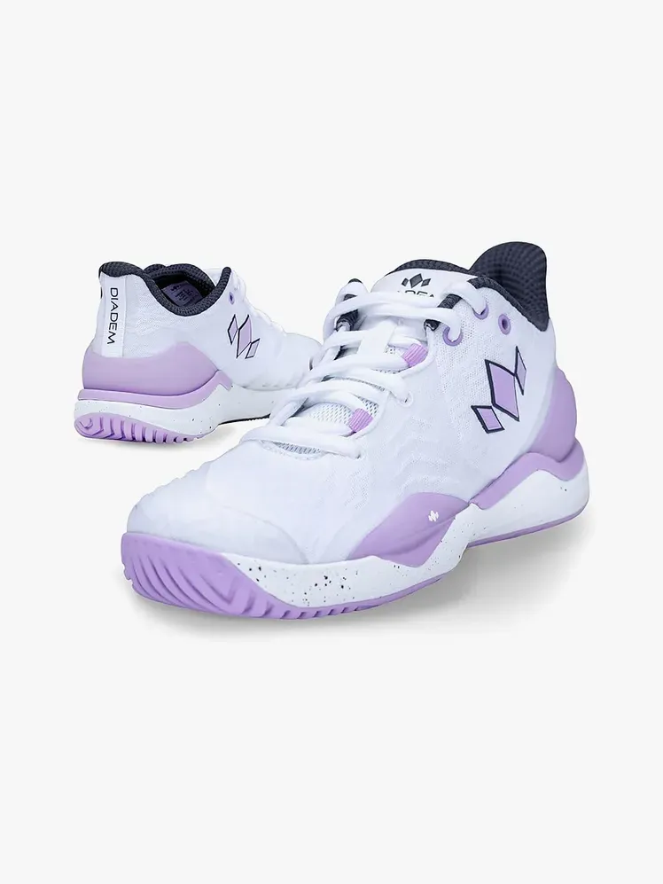 Court Burst sneakers i hvid og lilla farve på lysegrå baggrund