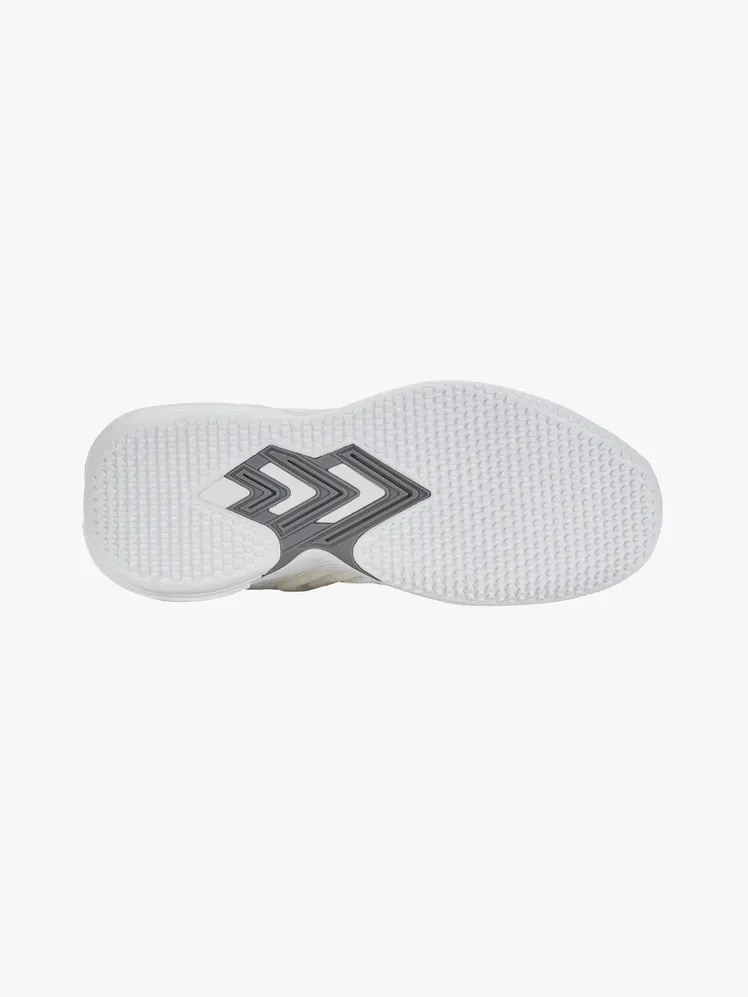 K-Swiss Ultrashot 3 Grass v komponenti z blagovno znamko na svetlo sivem ozadju