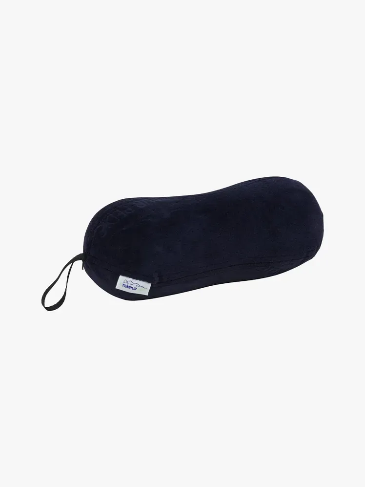 Bantal Serba Guna Tempur-Pedic dalam komponen bermerek dengan latar belakang abu-abu terang