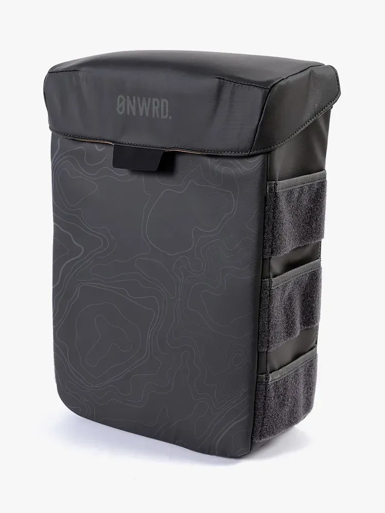 Kuka kuka fekete és szürke színben világosszürke alapon