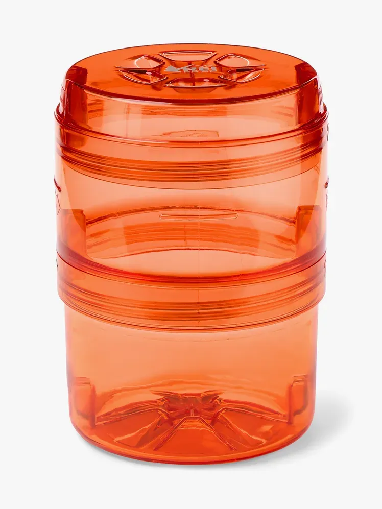 Co-op Traverse Modular Bear tartály vörös narancssárga színben, világosszürke alapon