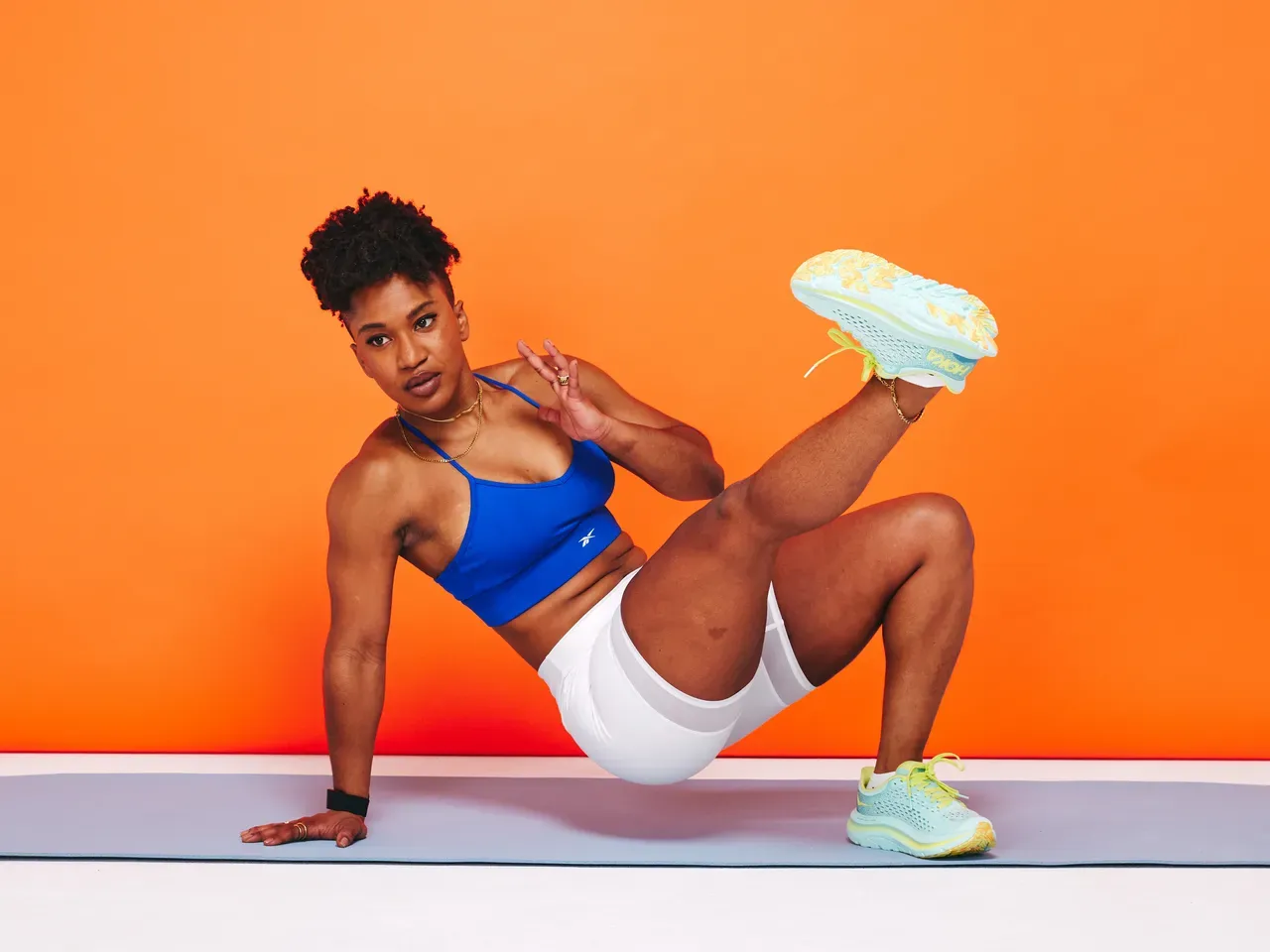 ਇੱਕ ਘੱਟ ਪ੍ਰਭਾਵ, ਨੋ-ਜੰਪਿੰਗ ਕਾਰਡੀਓ ਕਸਰਤ ਜੋ ਤੁਹਾਨੂੰ ਸਾਹ ਰੋਕ ਦੇਵੇਗੀ