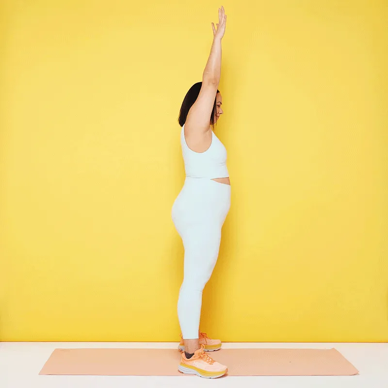 ਅਮਾਂਡਾ ਇੱਕ ਸੋਧੀ ਹੋਈ ਘੱਟ ਪ੍ਰਭਾਵ ਵਾਲੀ ਬਰਪੀ ਦਾ ਪ੍ਰਦਰਸ਼ਨ ਕਰਦੀ ਹੋਈ