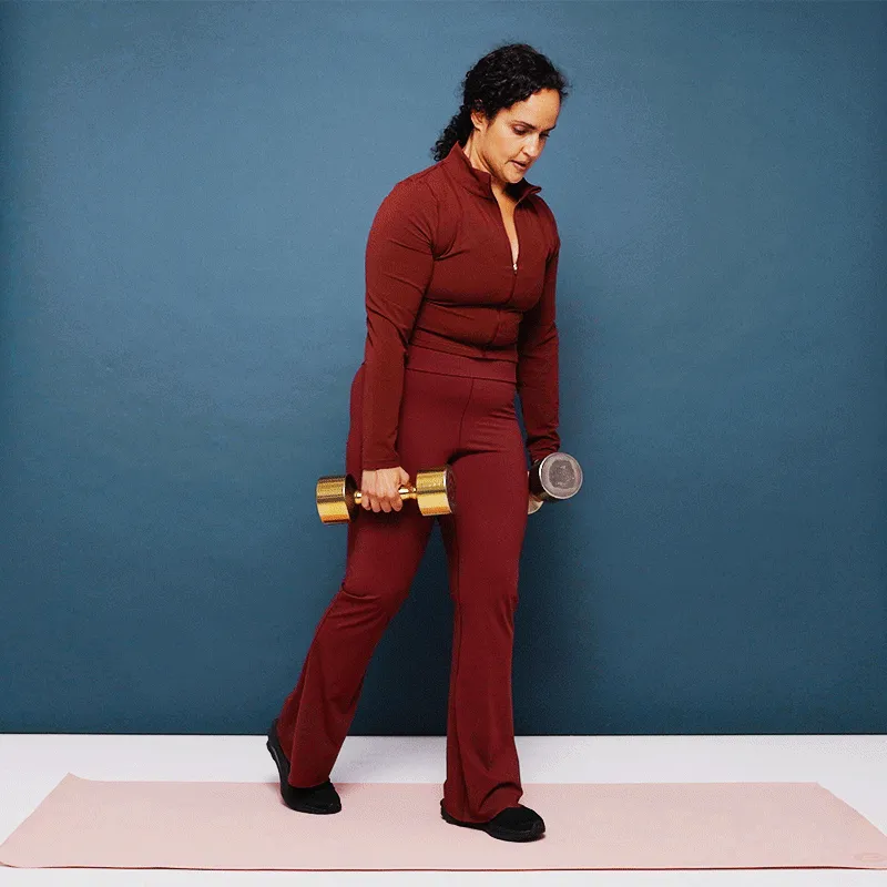 ਫ੍ਰਾਂਸੀਨ ਕਿੱਕਸਟੈਂਡ ਡੈੱਡਲਿਫਟ ਕਰ ਰਹੀ ਹੈ