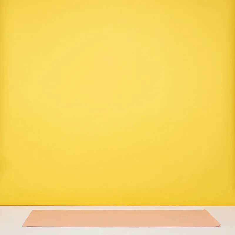 ਅਮਾਂਡਾ ਕੇਟਲਬੈਲ ਨੂੰ ਇਕਪਾਸੜ ਓਵਰਹੈੱਡ ਕੈਰੀ ਕਰਦੀ ਹੋਈ