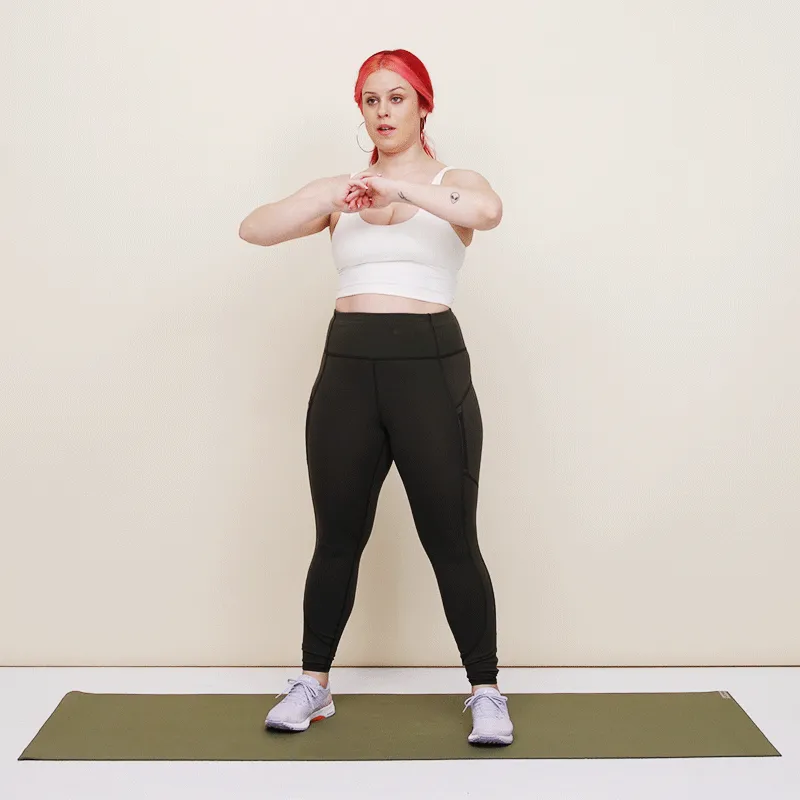 Nuotraukoje gali būti Clothing Apparel Pants Human Person ir apatiniai marškinėliai