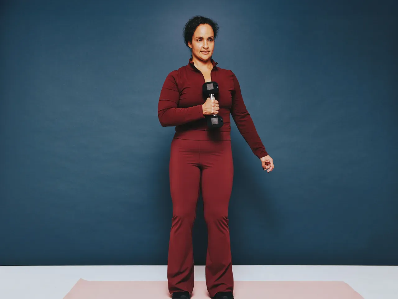 Gyors bicepsz edzés, hogy megmutassa a karjait