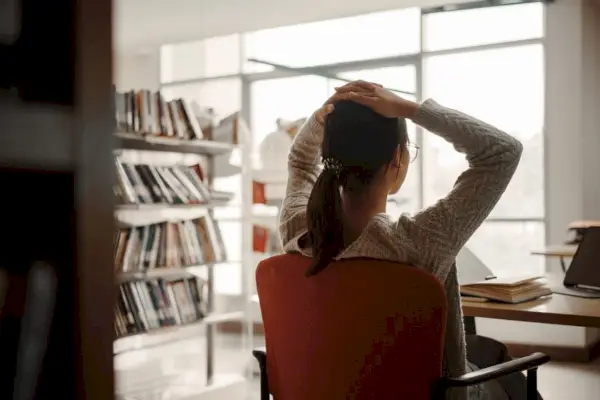 Come affrontare il burnout sul lavoro: 6 consigli per aiutarti a gestirlo